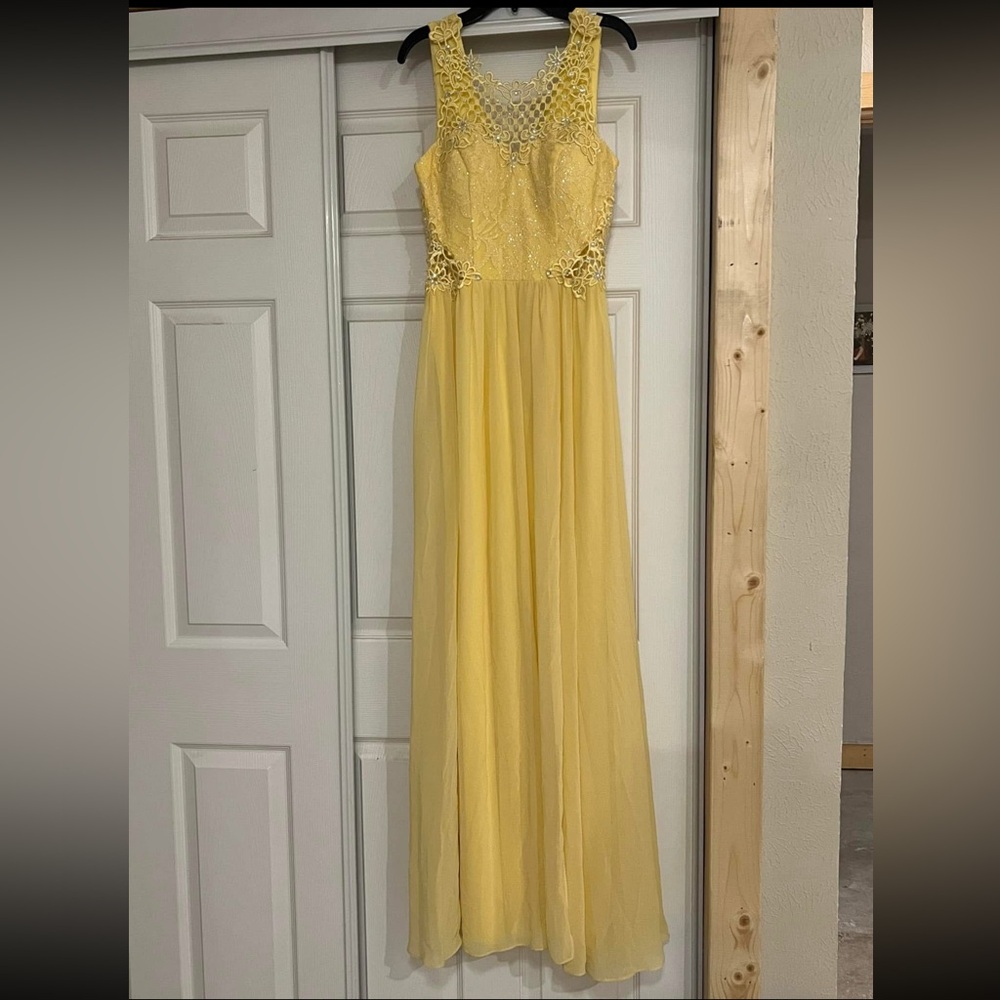 Chic Cream City Triangles Dress
